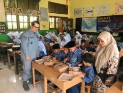Kepala Bakamla RI Pimpin Makan Siang Bergizi kepada 2.500 siswa/i sekolah di seluruh Indonesia