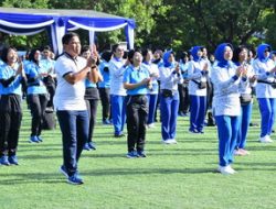 DANLANTAMAL III JAKARTA IKUTI OLAHRAGA BERSAMA DENGAN KASAL DALAM RANGKA HUT KE-62 KORPS WANITA TNI ANGKATAN LAUT TAHUN 2025
