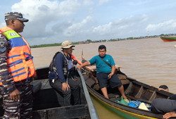 DUA HARI PENCARIAN, BINPOTMAR NIPAH PANJANG BERSAMA TIM SAR GABUNGAN BERHASIL TEMUKAN KORBAN LAKA AIR