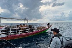 KN. Ular Laut-405 Bakamla RI Selamatkan Kapal Terombang Ambing di Laut Flores