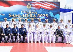 DANLANTAMAL III JAKARTA HADIRI UPACARA TABUR BUNGA DI LAUT HARI DHARMA SAMUDERA TAHUN 2025