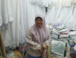 Peni Indra Yanti: Toko Permata Bunda Khusus Menjual Mukena