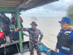HARI KE-7, LANAL BANTEN BERKOLABORASI DENGAN POLAIRUD POLDA BANTEN DAN MASYARAKAT NELAYAN  MELANJUTKAN PEMBONGKARAN PAGAR LAUT DI PERAIRAN KRONJO