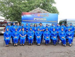 KETUA KORCAB III DJA I MENDAMPINGI KETUA GABUNGAN JALASENASTRI ARMADA RI LAKSANAKAN KUNJUNGAN KE POSKO PEMBONGKARAN PAGAR LAUT SEKALIGUS MEMBERIKAN DUKUNGAN LOGISTIK