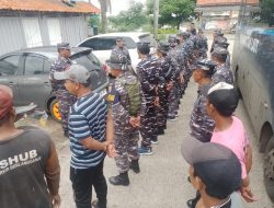 HARI KE-4, LANAL BANTEN BERSAMA MASYARAKAT NELAYAN MASIH MELANJUTKAN PEMBONGKARAN PAGAR LAUT DI PERAIRAN KRONJO