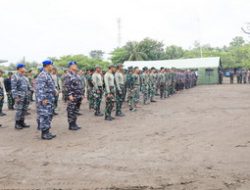 TNI ANGKATAN LAUT KEMBALI LAKSANAKAN PEMBONGKARAN PAGAR LAUT DI PERAIRAN TANJUNG PASIR DAN PERAIRAN KRONJO SETELAH DIHENTIKAN SEMENTARA KARENA KENDALA CUACA BURUK