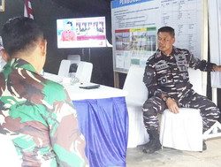 DANLANTAMAL III JAKARTA MENINJAU DAN MEMANTAU LANGSUNG PELAKSANAAN PEMBONGKARAN PAGAR LAUT DI PERAIRAN TANJUNG PASIR DAN PERAIRAN KRONJO