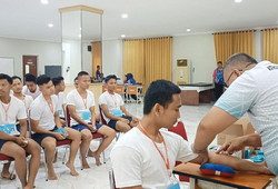 DANLANTAMAL III JAKARTA MENINJAU TES KESEHATAN 2 CATA PK TNI ANGKATAN LAUT GELOMBANG I TA 2025