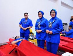 KETUA KORCAB III DJA IKUTI DONOR DARAH DALAM RANGKA HUT KE-61 DHARMA PERTIWI