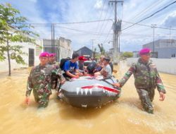 LANTAMAL III JAKARTA KEMBALI TURUNKAN TIM EVAKUASI UNTUK MENCARI  KORBAN BANJIR DI PERUMAHAN THE PALM GREEN RESIDENCE BEKASI