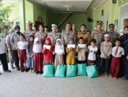 Kapolres Metro Bekasi Kota Salurkan Bansos, santuni Anak yatim dan Pemulung Berbagi Keberkahan di Bulan Ramadan