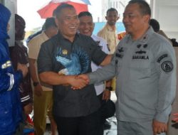 Bakamla RI Jemput 2 Nelayan Indonesia di Perbatasan Terluar Indonesia Malaysia