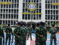 KADISKUM WAKILI DANLANTAMAL, PIMPIN UPACARA BENDERA