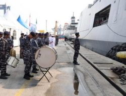 LANTAMAL III LEPAS KEBERANGKATAN KAPAL PERANG ITALIA