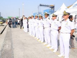 LANTAMAL III SAMBUT KEDATANGAN KAPAL PERANG INGGRIS HMS RICHMOND