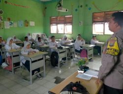 BHABINKAMTIBMAS KELURAHAN PEJUANG LAKUKAN PENYULUHAN SMP ISTIQOMAH