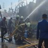 PRAJURIT KODAERAL III LAKSANAKAN AKSI CEPAT, PADAMKAN KEBAKARAN KAPAL DI MUARA BARU