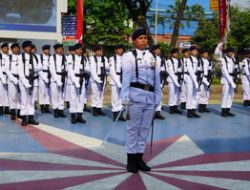 DANKODAERAL III DIDAMPINGI KETUA DK III SERTA PEJABAT DAN PERSONELNYA III HADIRI UPACARA PERINGATAN HUT KE-80 TNI